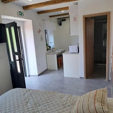 בית נופש Tiny House For 2 Bakar