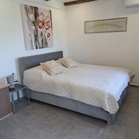 Tiny House For 2 Bakar בית נופש