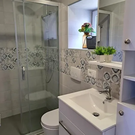 Tiny House For 2 Bakar בית נופש