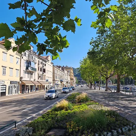 Tiny House For 2 Bakar Hreljin