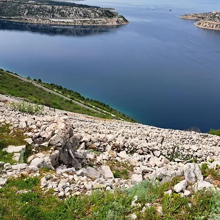 Tiny House For 2 Bakar בית נופש