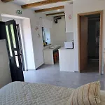 Casa de Férias Tiny House For 2 Bakar