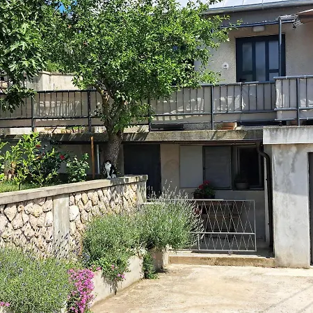 Tiny House For 2 Bakar *