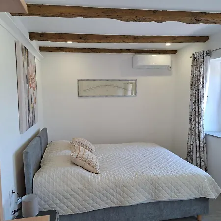 Tiny House For 2 Bakar Vakantiehuis Hreljin