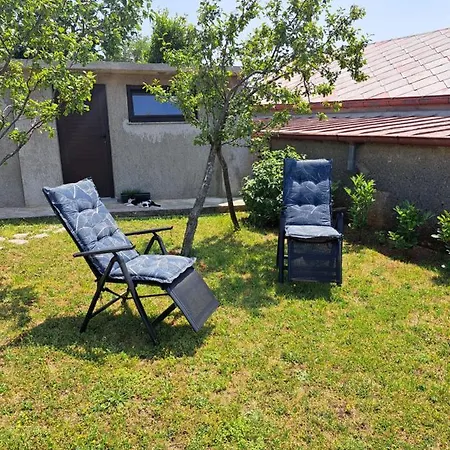 Tiny House For 2 Bakar