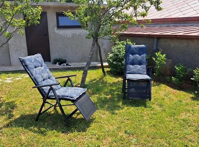 Tiny House For 2 Bakar